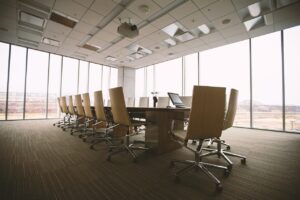 Optimiser l'acoustique de vos salles de conférence : conseils et meilleures pratiques