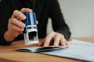 Tampons personnalisés : options et critères pour faire le bon choix professionnel